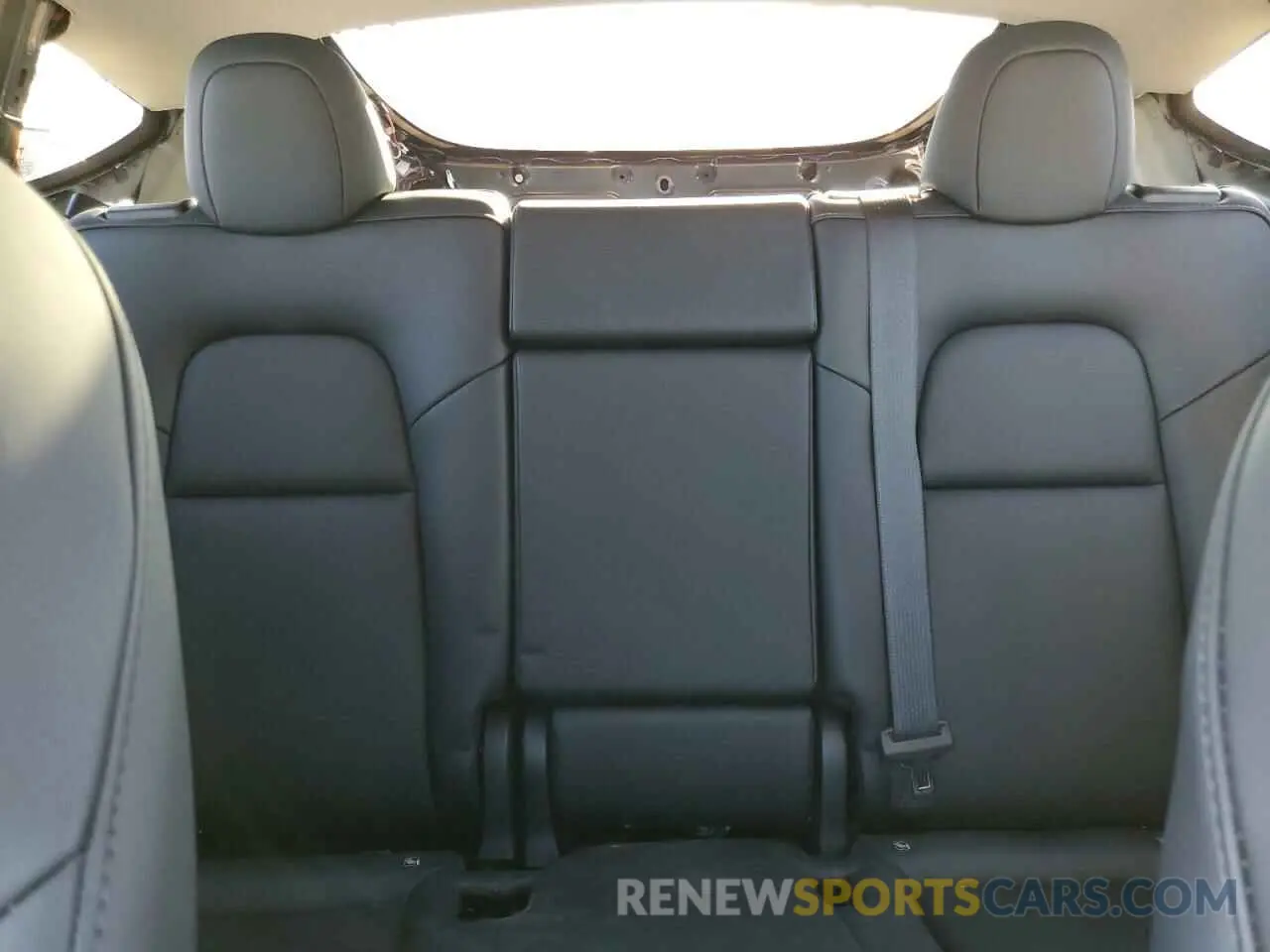 10 Photograph of a damaged car 7SAYGDED3RF151031 TESLA MODEL Y 2024