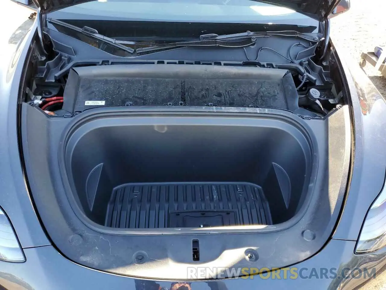 14 Photograph of a damaged car 7SAYGDED3RF151031 TESLA MODEL Y 2024