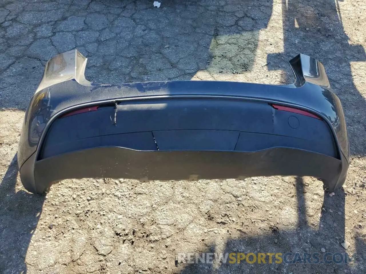 15 Photograph of a damaged car 7SAYGDED3RF151031 TESLA MODEL Y 2024