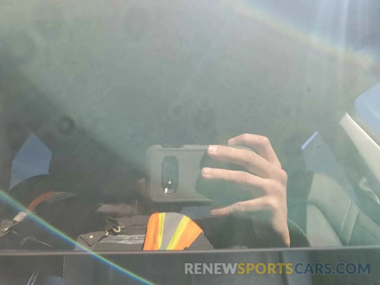 9 Photograph of a damaged car 7SAYGDED3RF198205 TESLA MODEL Y 2024