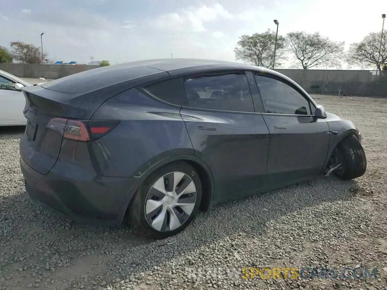 3 Photograph of a damaged car 7SAYGDED4RF049303 TESLA MODEL Y 2024
