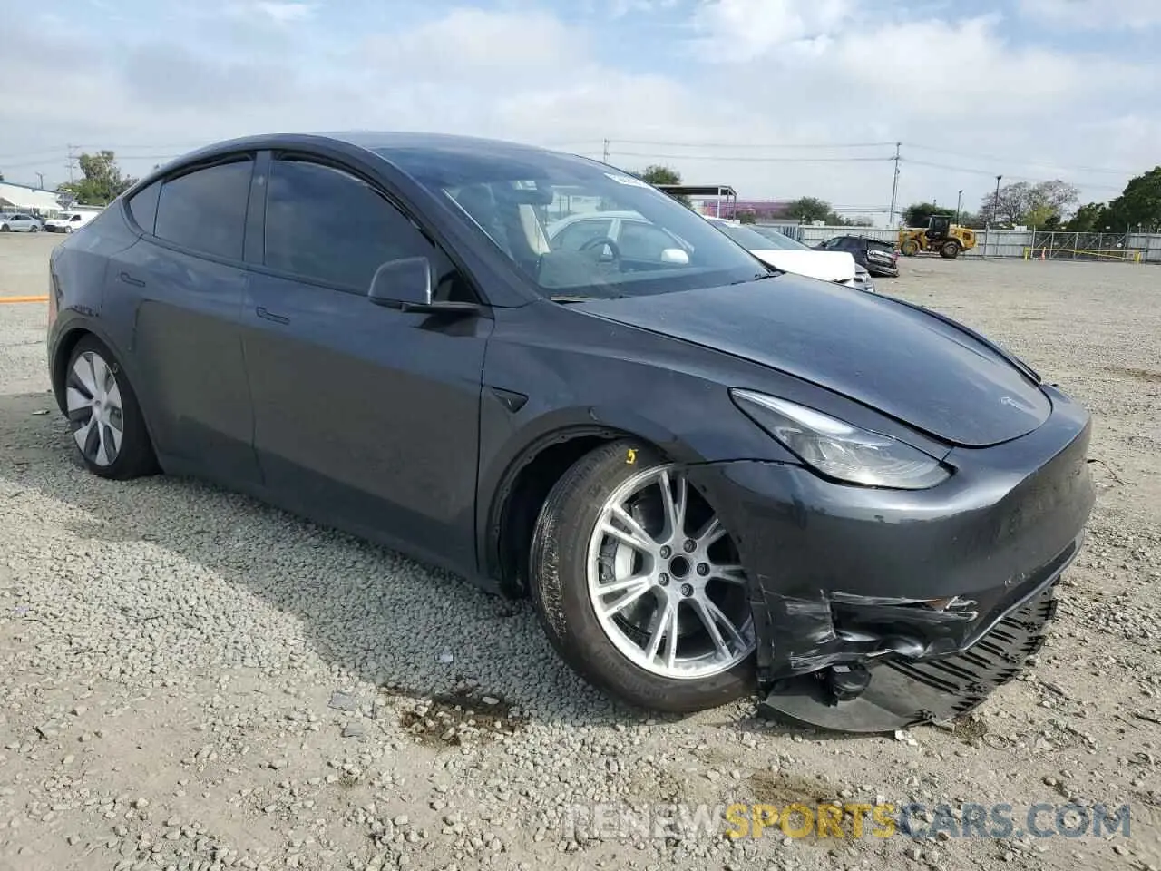 4 Photograph of a damaged car 7SAYGDED4RF049303 TESLA MODEL Y 2024