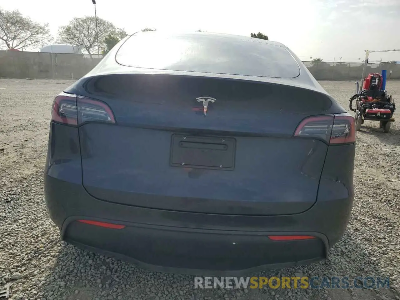 6 Photograph of a damaged car 7SAYGDED4RF049303 TESLA MODEL Y 2024