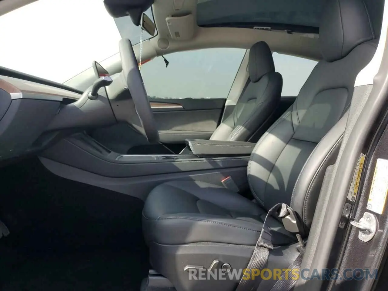 7 Photograph of a damaged car 7SAYGDED4RF049303 TESLA MODEL Y 2024
