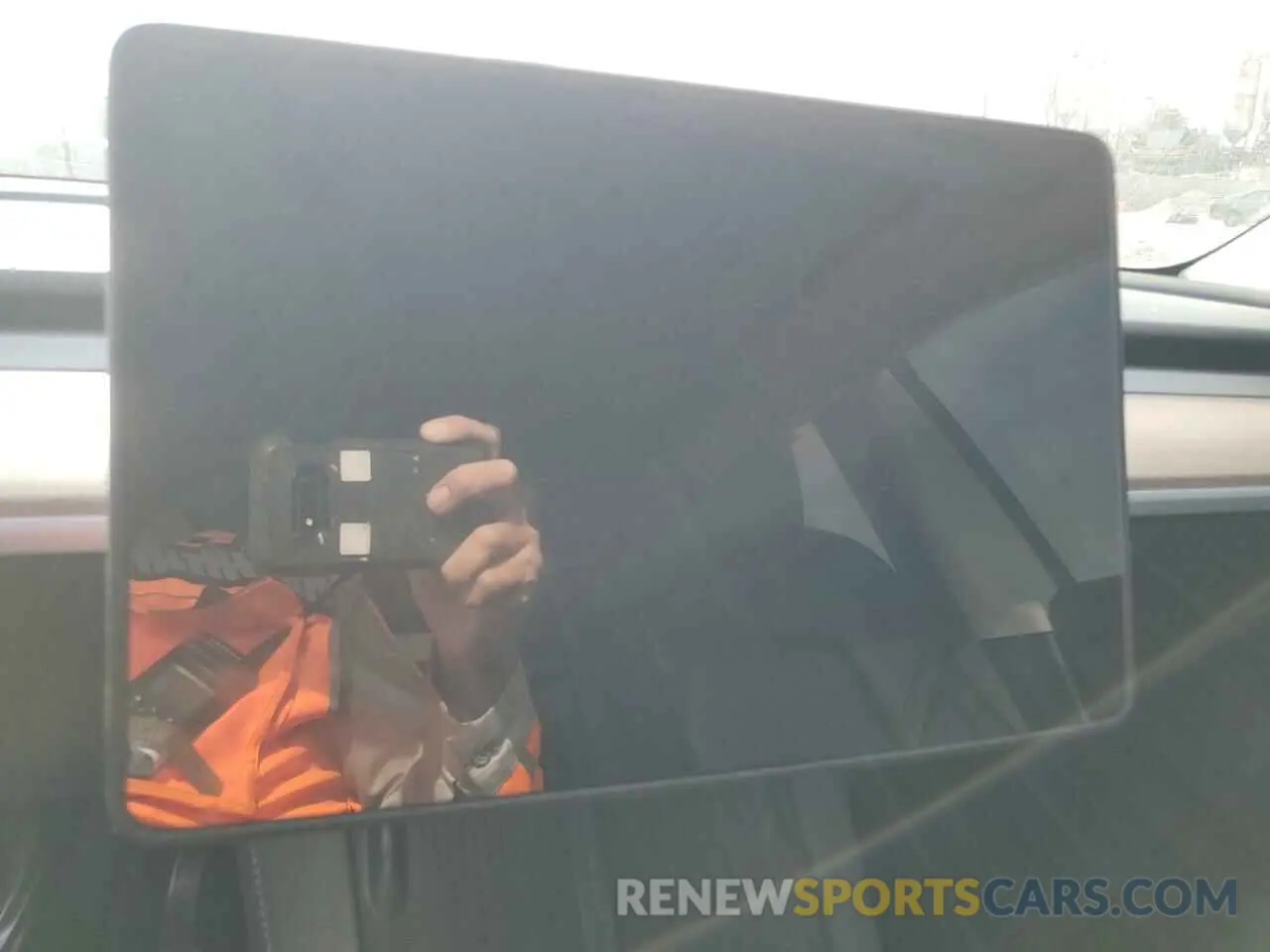 9 Photograph of a damaged car 7SAYGDED4RF049303 TESLA MODEL Y 2024
