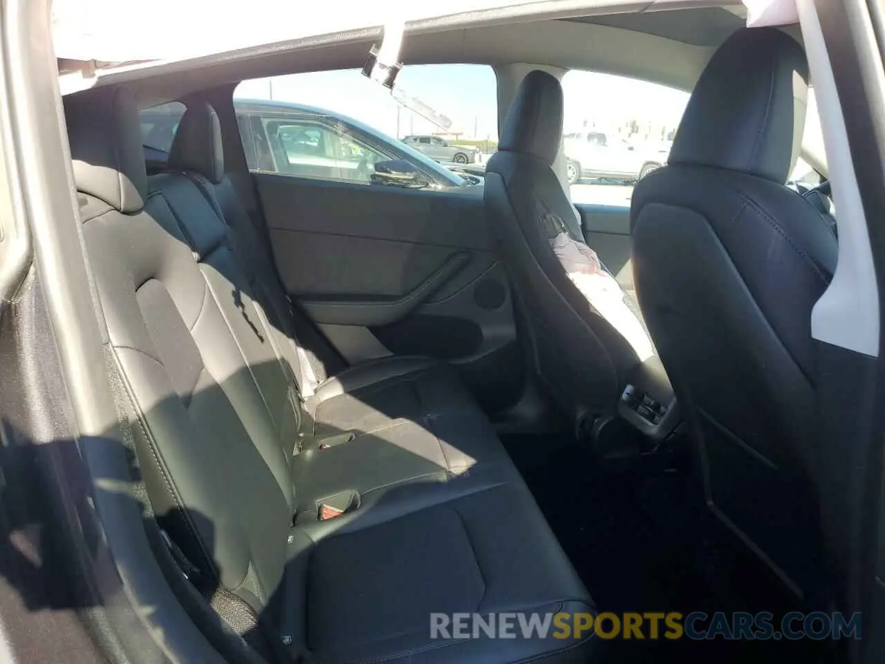 11 Photograph of a damaged car 7SAYGDED4RF089588 TESLA MODEL Y 2024