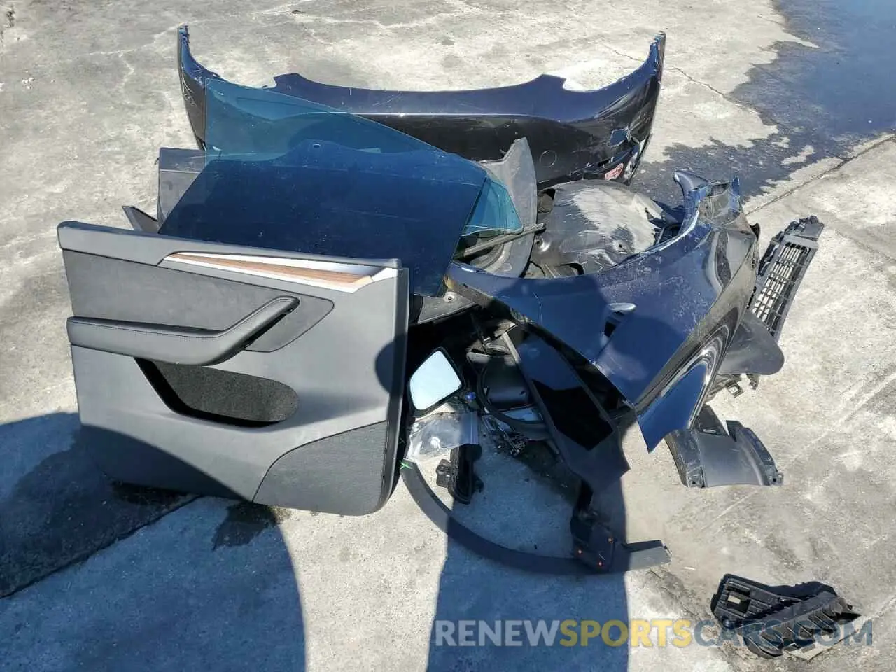 15 Photograph of a damaged car 7SAYGDED4RF113579 TESLA MODEL Y 2024