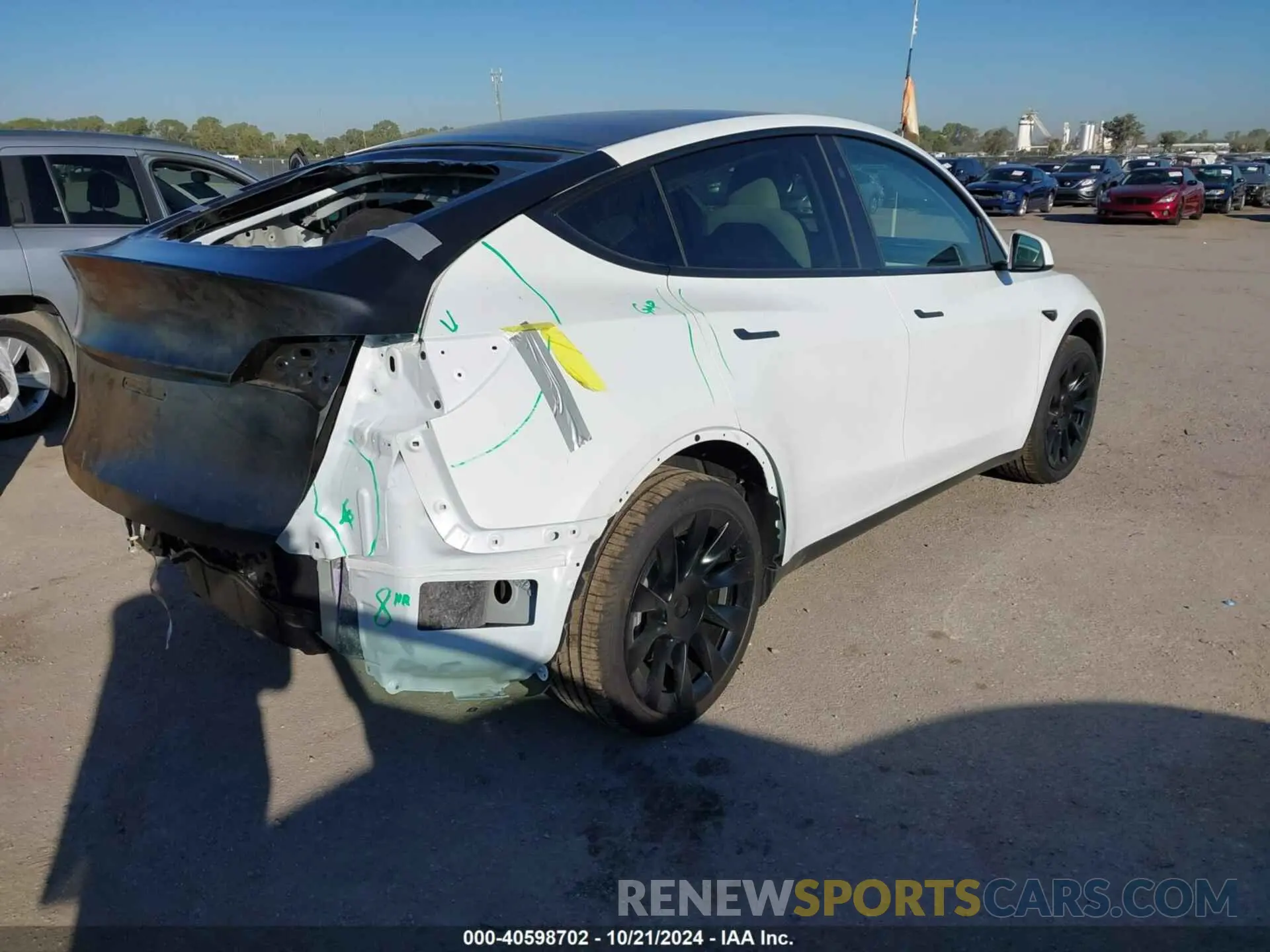 4 Photograph of a damaged car 7SAYGDED5RA310807 TESLA MODEL Y 2024