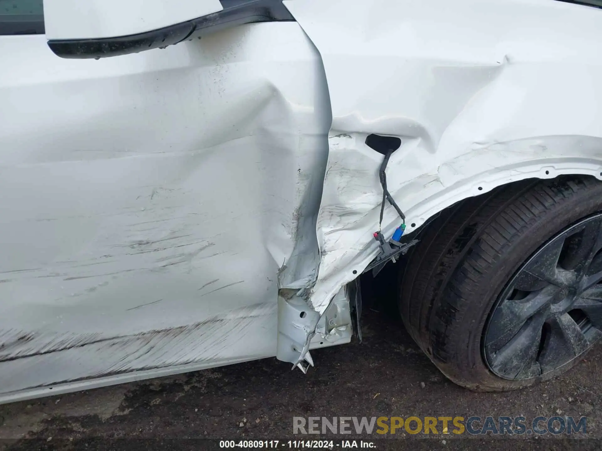 19 Photograph of a damaged car 7SAYGDED5RA333553 TESLA MODEL Y 2024
