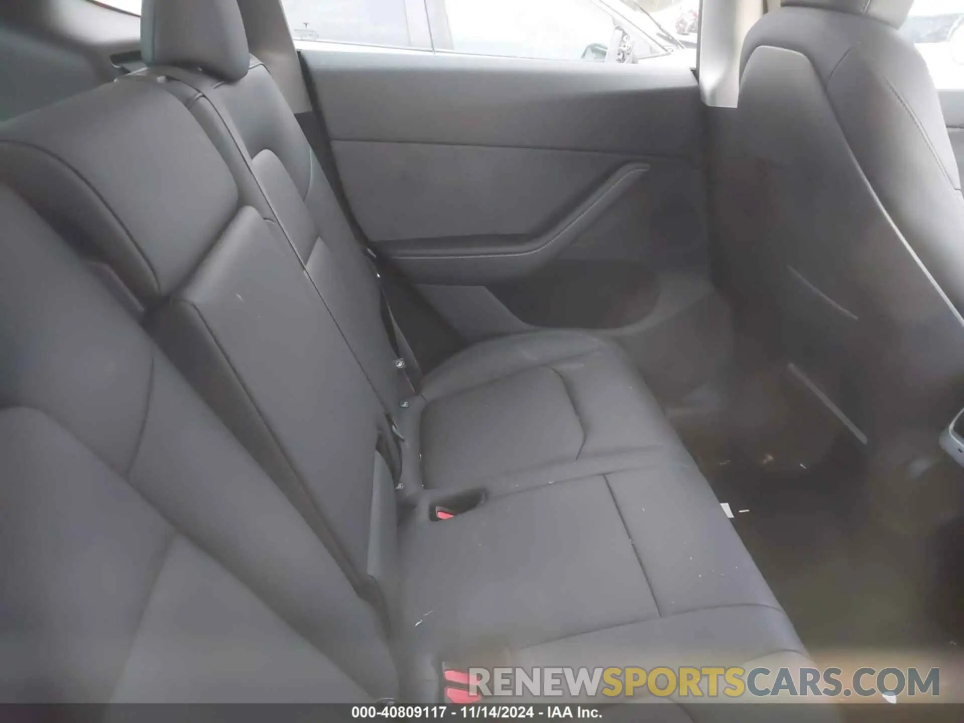 8 Photograph of a damaged car 7SAYGDED5RA333553 TESLA MODEL Y 2024