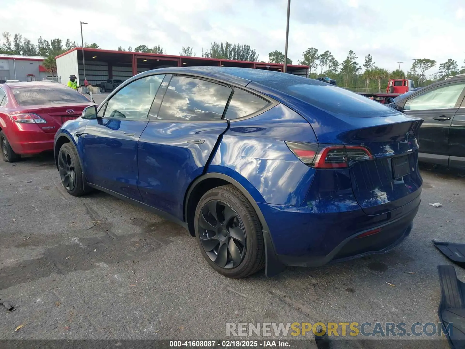 3 Photograph of a damaged car 7SAYGDED5RF015208 TESLA MODEL Y 2024