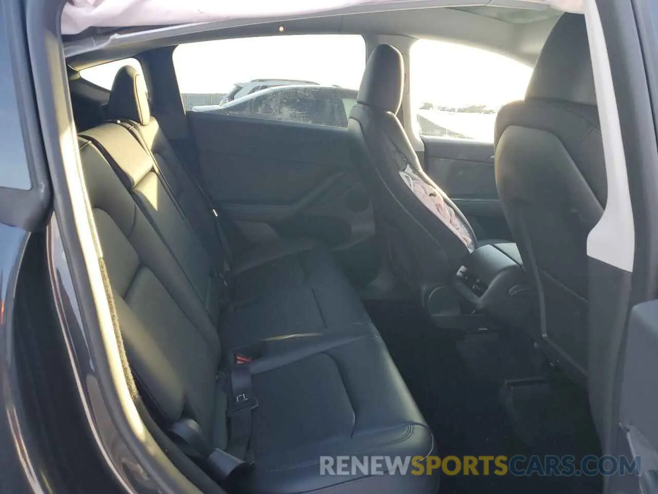 10 Photograph of a damaged car 7SAYGDED5RF016181 TESLA MODEL Y 2024