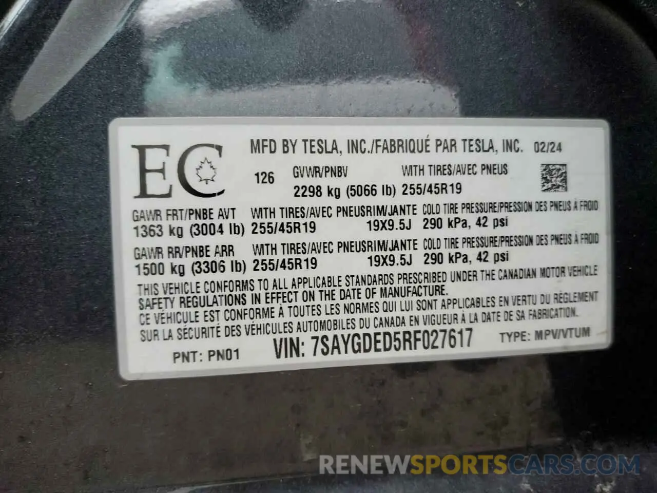 14 Photograph of a damaged car 7SAYGDED5RF027617 TESLA MODEL Y 2024