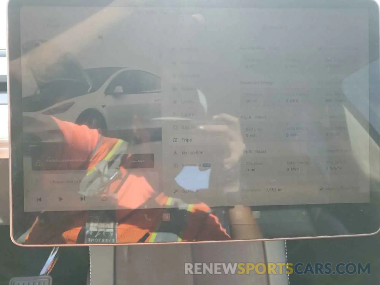 9 Photograph of a damaged car 7SAYGDED5RF044398 TESLA MODEL Y 2024