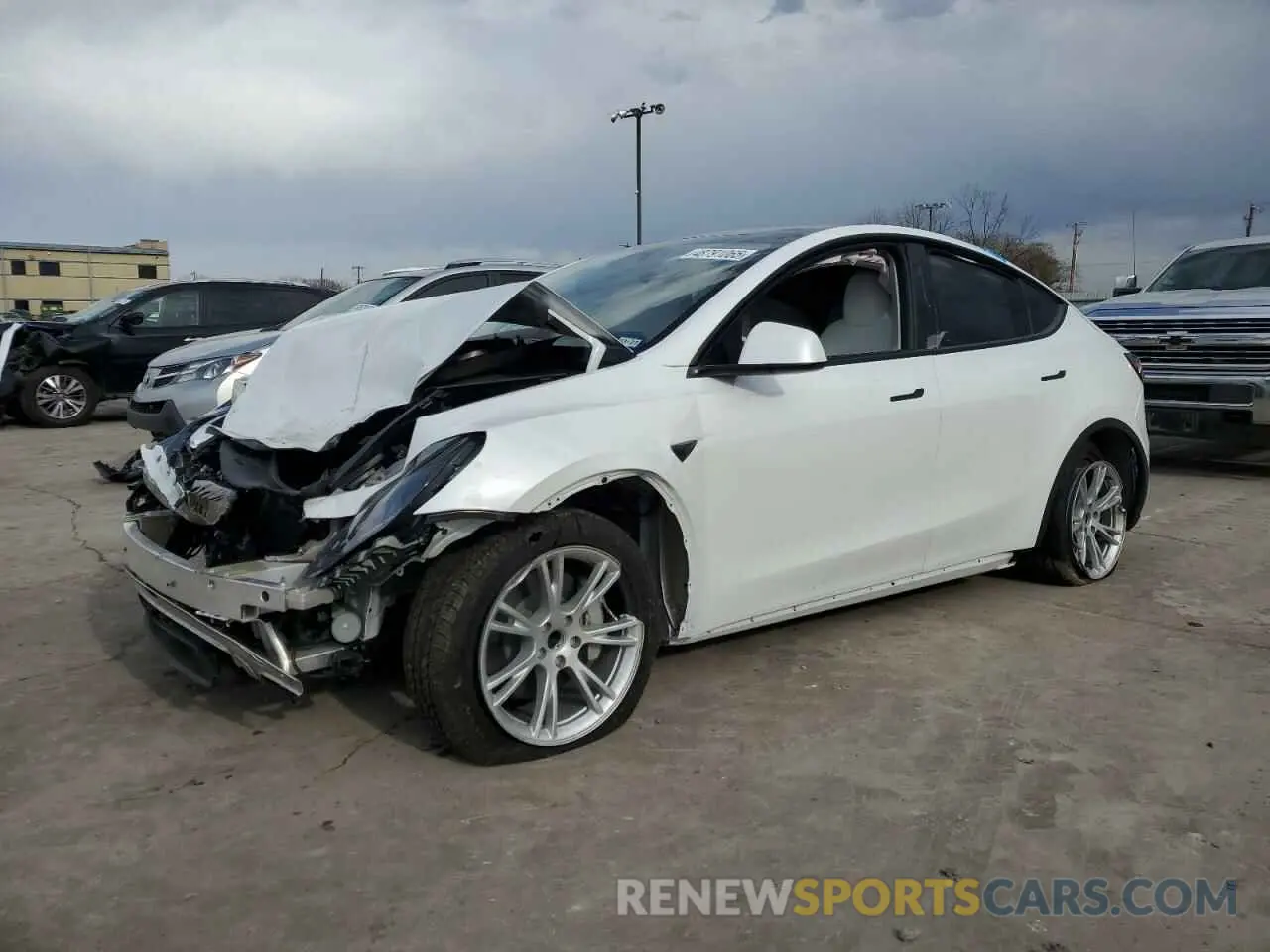 1 Photograph of a damaged car 7SAYGDED5RF045017 TESLA MODEL Y 2024