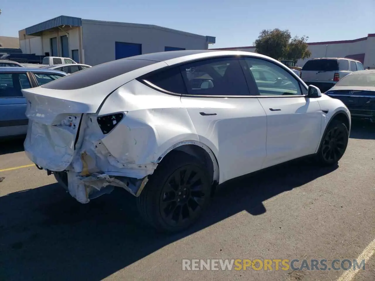3 Photograph of a damaged car 7SAYGDED5RF080253 TESLA MODEL Y 2024