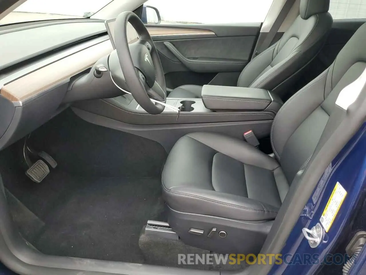 7 Photograph of a damaged car 7SAYGDED5RF082102 TESLA MODEL Y 2024