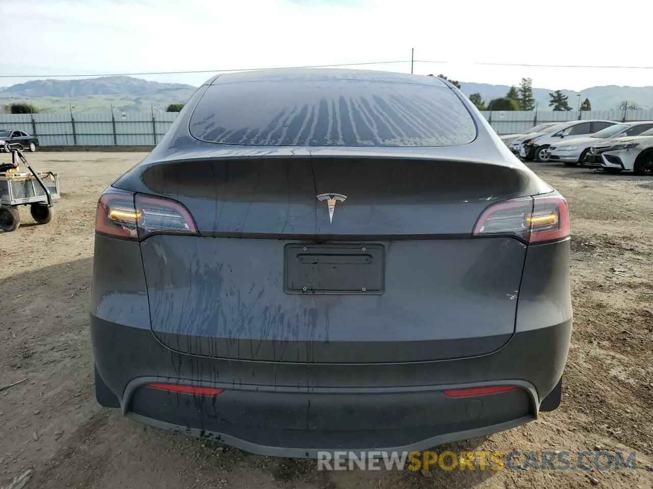 6 Photograph of a damaged car 7SAYGDED5RF105278 TESLA MODEL Y 2024