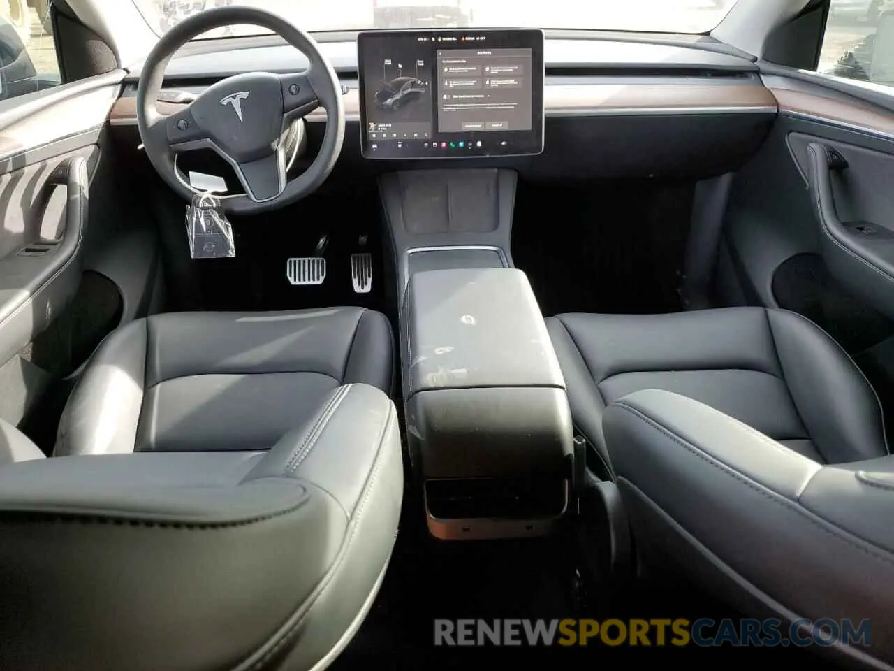 8 Photograph of a damaged car 7SAYGDED5RF105278 TESLA MODEL Y 2024