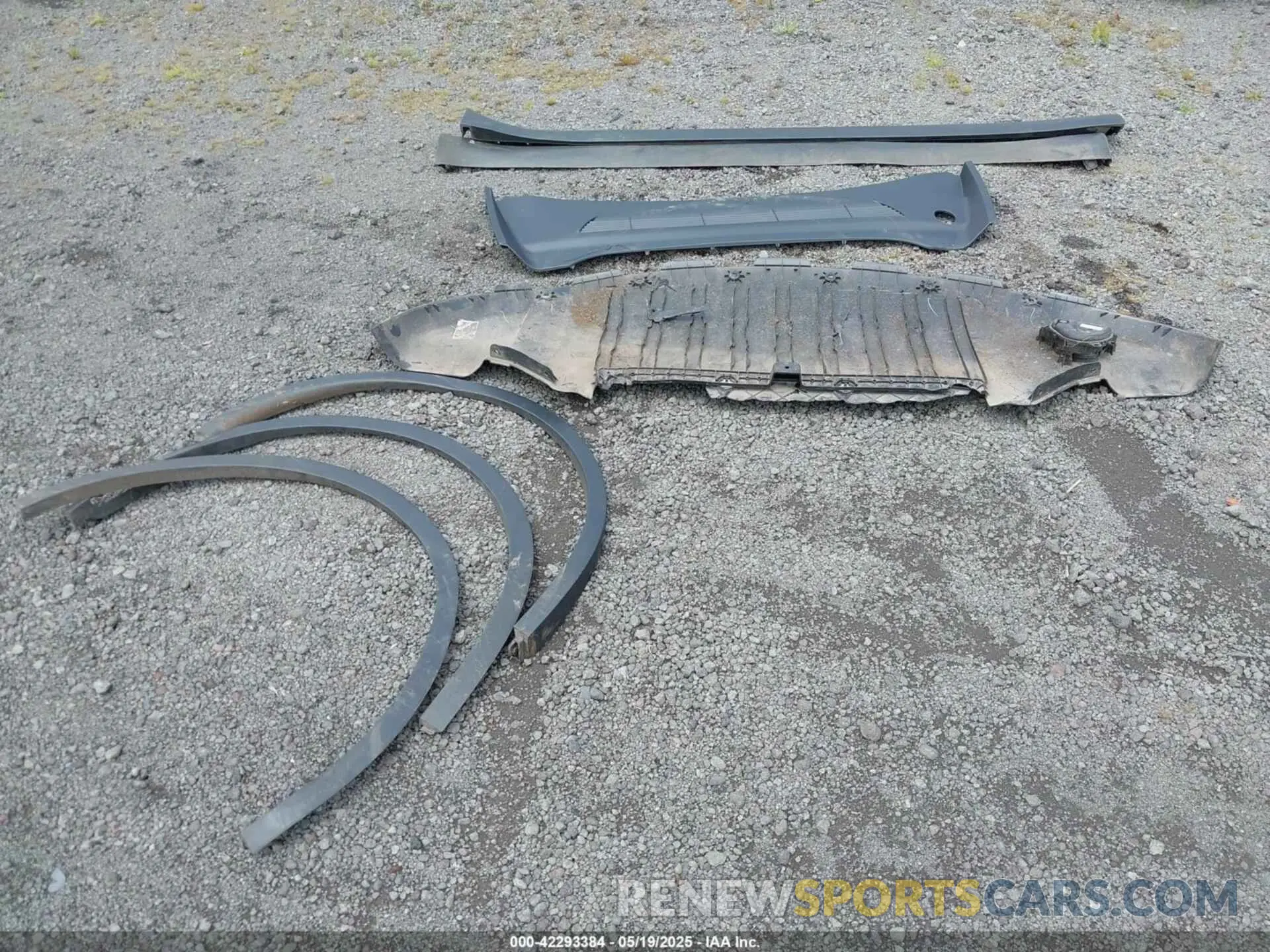 11 Photograph of a damaged car 7SAYGDED5RF111338 TESLA MODEL Y 2024