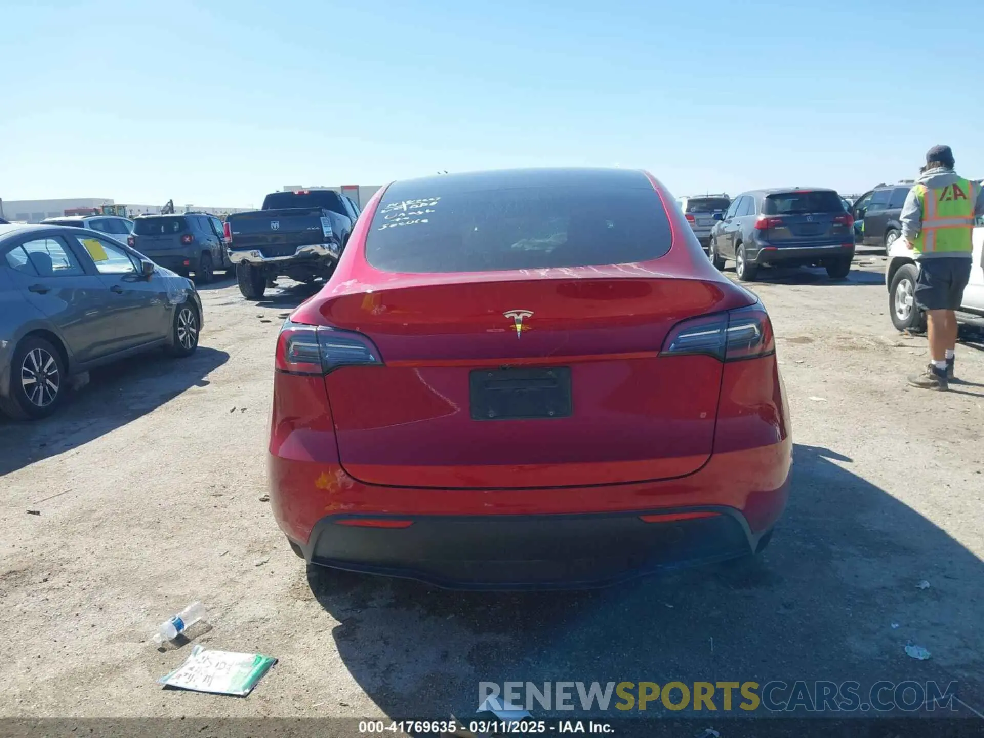 15 Photograph of a damaged car 7SAYGDED6RA300819 TESLA MODEL Y 2024
