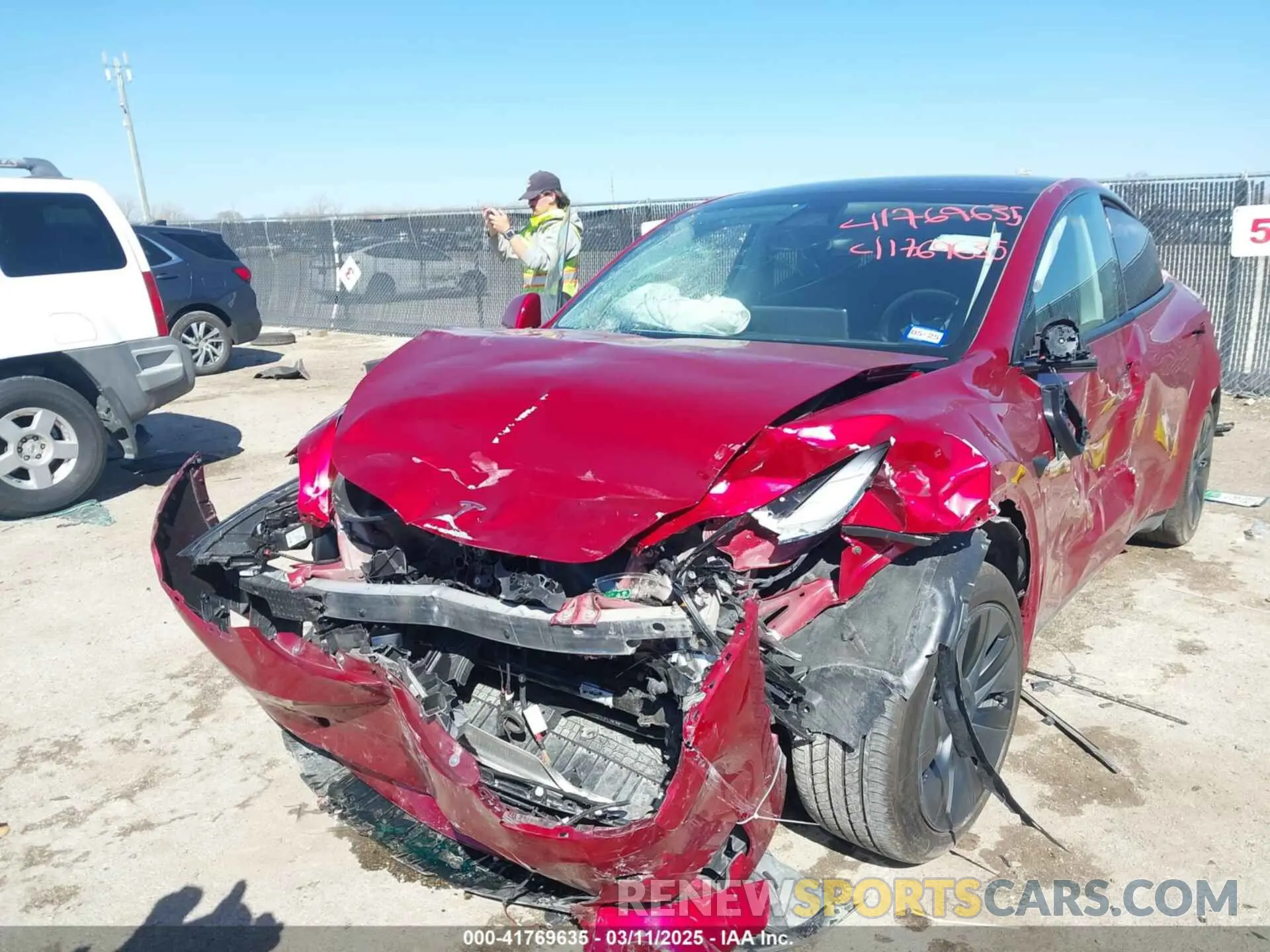 2 Photograph of a damaged car 7SAYGDED6RA300819 TESLA MODEL Y 2024