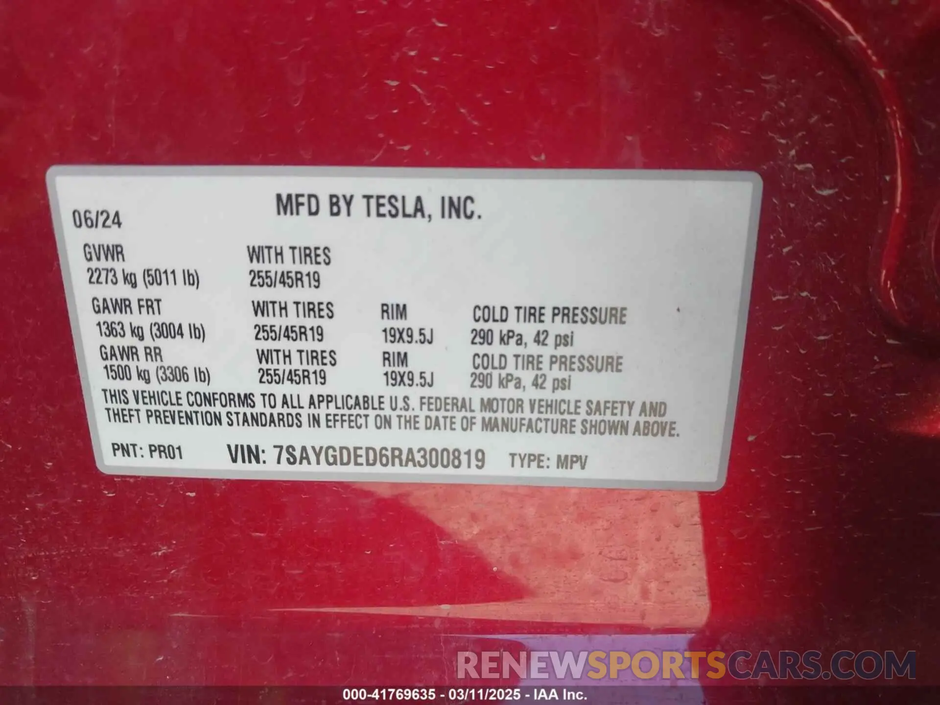 9 Photograph of a damaged car 7SAYGDED6RA300819 TESLA MODEL Y 2024