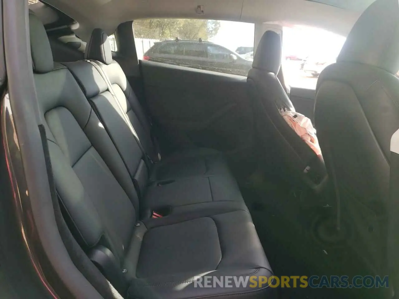 10 Photograph of a damaged car 7SAYGDED6RA304627 TESLA MODEL Y 2024