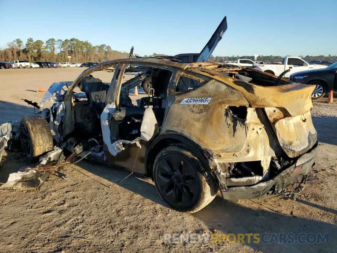 2 Фотография поврежденного автомобиля 7SAYGDED6RA324943 TESLA MODEL Y 2024