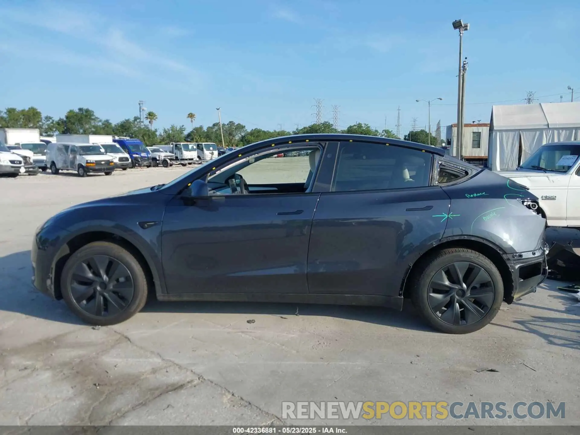 14 Photograph of a damaged car 7SAYGDED6RA334775 TESLA MODEL Y 2024