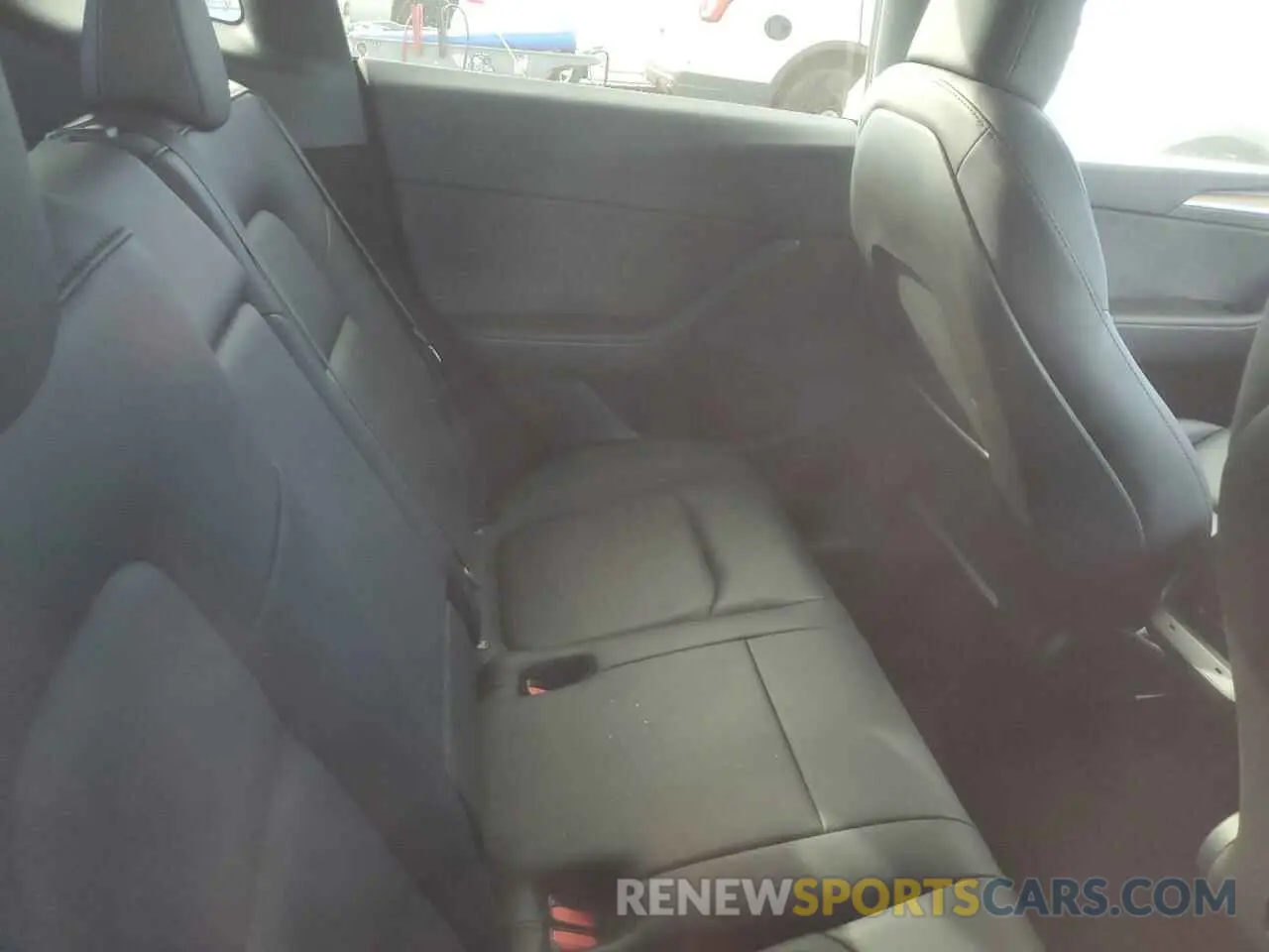 10 Photograph of a damaged car 7SAYGDED6RF004718 TESLA MODEL Y 2024