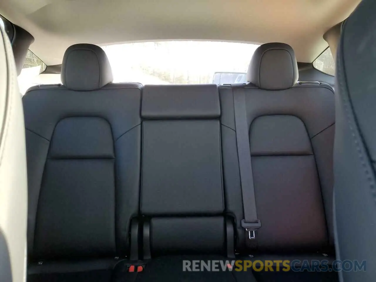 10 Photograph of a damaged car 7SAYGDED6RF027481 TESLA MODEL Y 2024