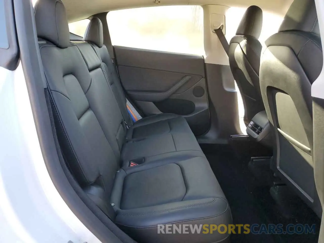 11 Photograph of a damaged car 7SAYGDED6RF027481 TESLA MODEL Y 2024