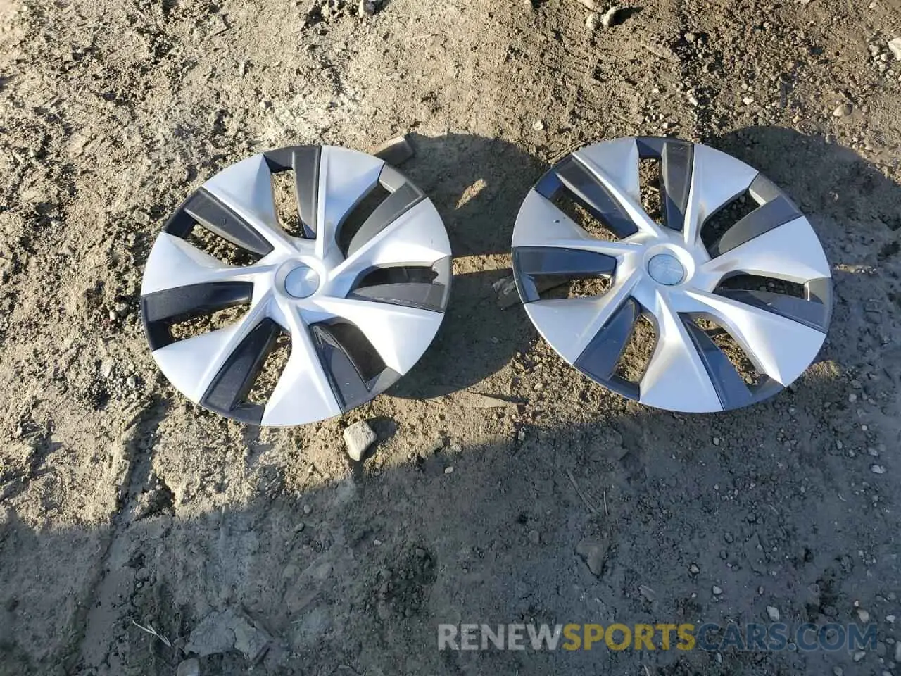 15 Photograph of a damaged car 7SAYGDED6RF027481 TESLA MODEL Y 2024