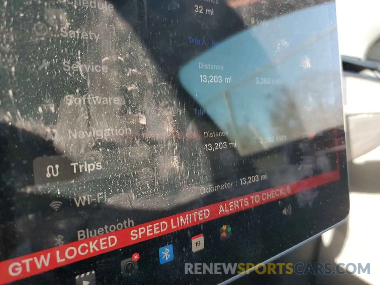 9 Photograph of a damaged car 7SAYGDED6RF027481 TESLA MODEL Y 2024