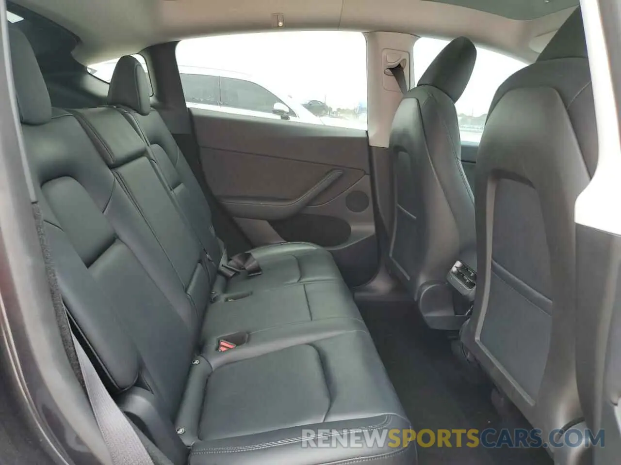 11 Photograph of a damaged car 7SAYGDED6RF039551 TESLA MODEL Y 2024