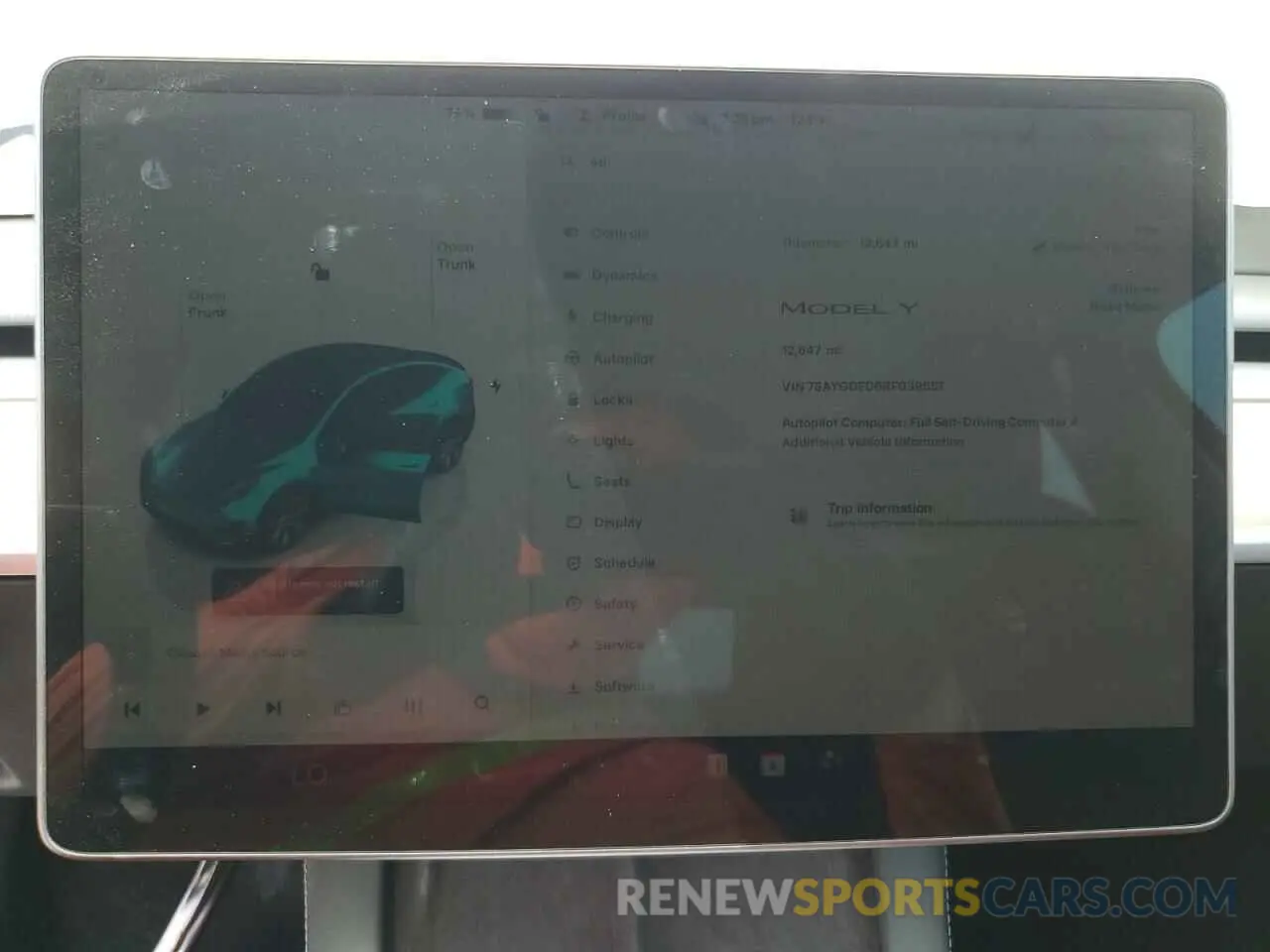 9 Photograph of a damaged car 7SAYGDED6RF039551 TESLA MODEL Y 2024