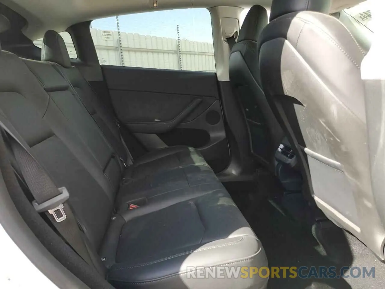 11 Photograph of a damaged car 7SAYGDED6RF044376 TESLA MODEL Y 2024