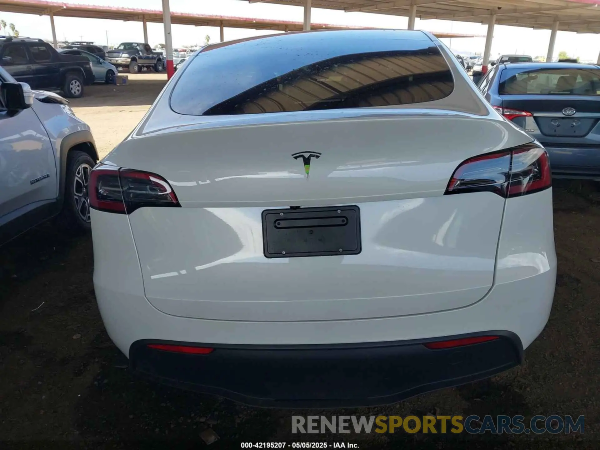 15 Photograph of a damaged car 7SAYGDED6RF056253 TESLA MODEL Y 2024