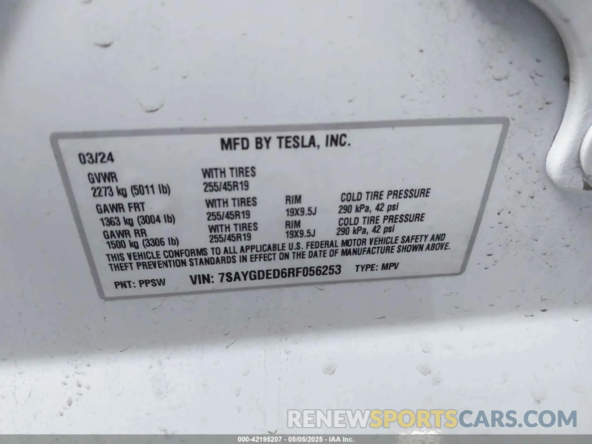 9 Photograph of a damaged car 7SAYGDED6RF056253 TESLA MODEL Y 2024