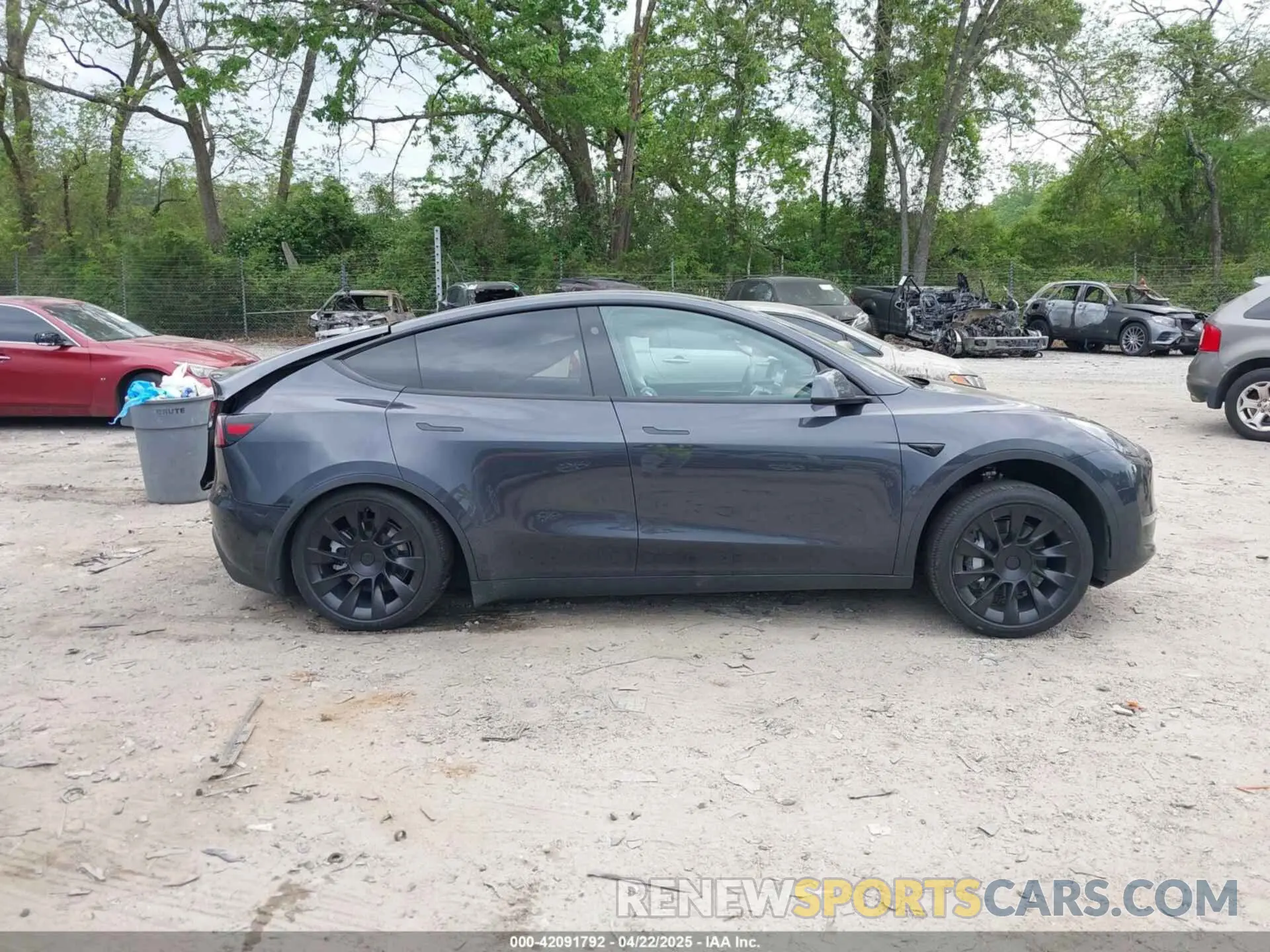 13 Фотография поврежденного автомобиля 7SAYGDED6RF098275 TESLA MODEL Y 2024