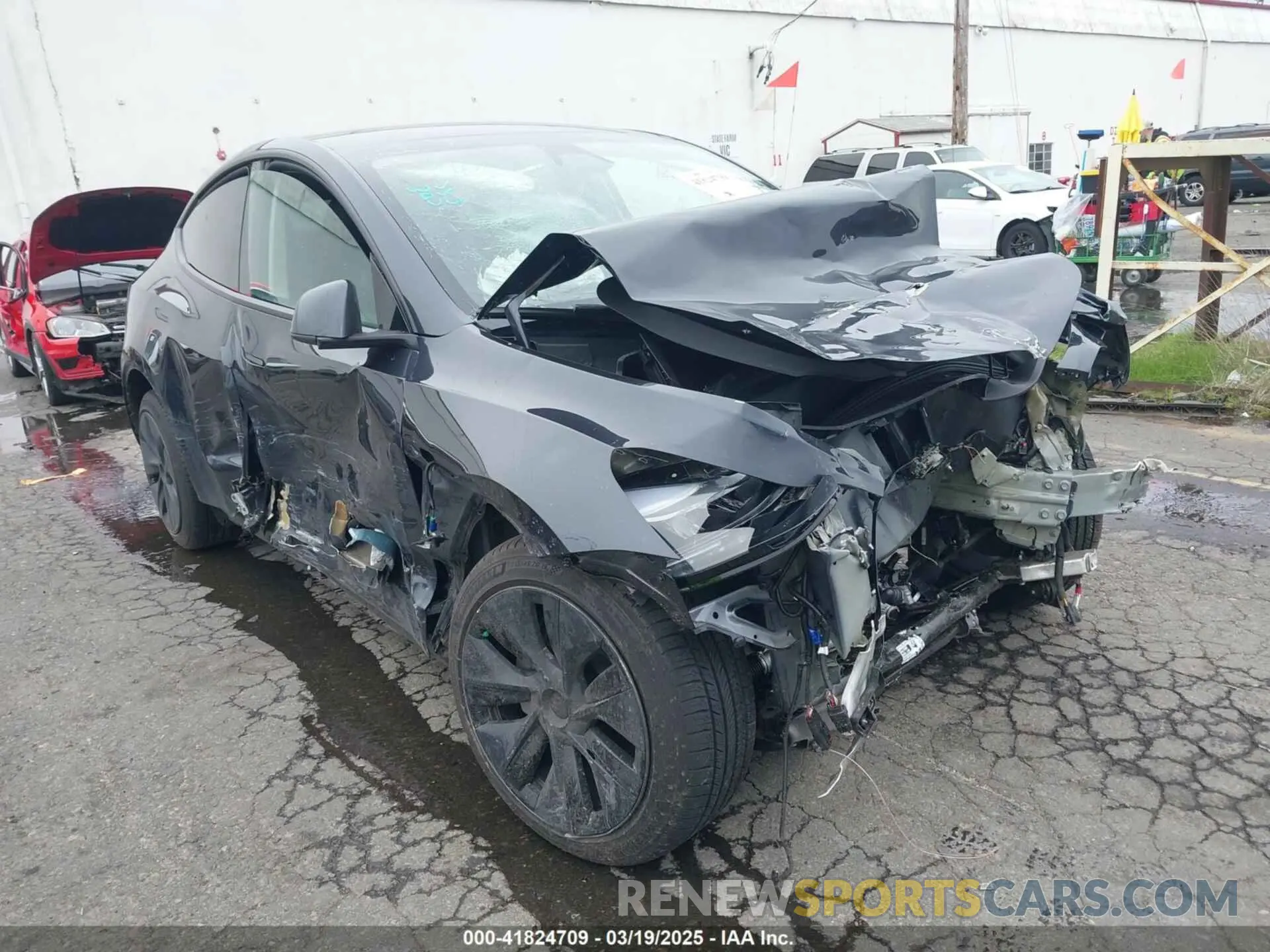 1 Фотография поврежденного автомобиля 7SAYGDED6RF102745 TESLA MODEL Y 2024