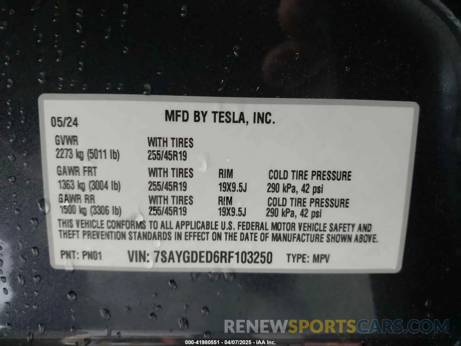 9 Photograph of a damaged car 7SAYGDED6RF103250 TESLA MODEL Y 2024