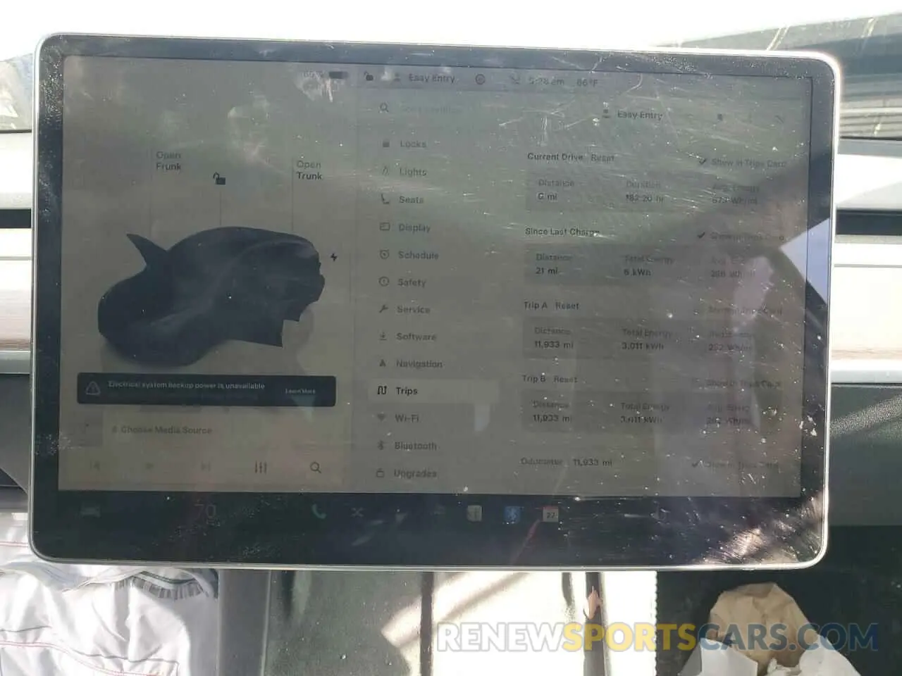 9 Photograph of a damaged car 7SAYGDED6RF112689 TESLA MODEL Y 2024