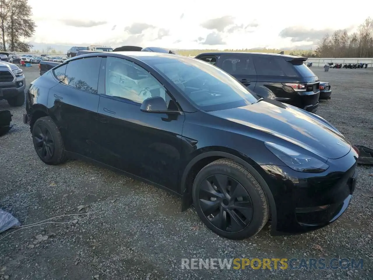 4 Photograph of a damaged car 7SAYGDED6RF127502 TESLA MODEL Y 2024