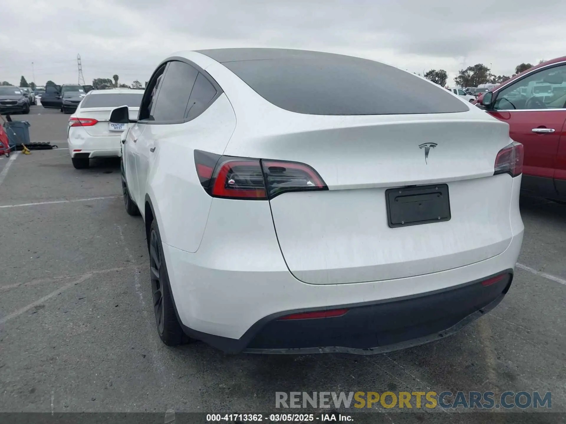 3 Фотография поврежденного автомобиля 7SAYGDED6RF166543 TESLA MODEL Y 2024