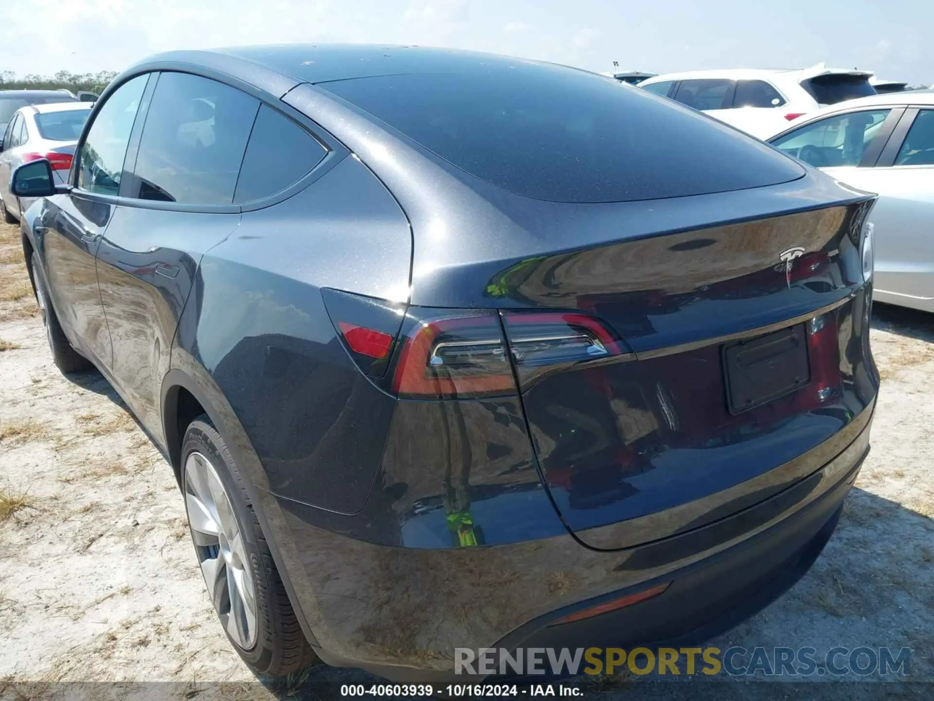 3 Фотография поврежденного автомобиля 7SAYGDED7RF040790 TESLA MODEL Y 2024