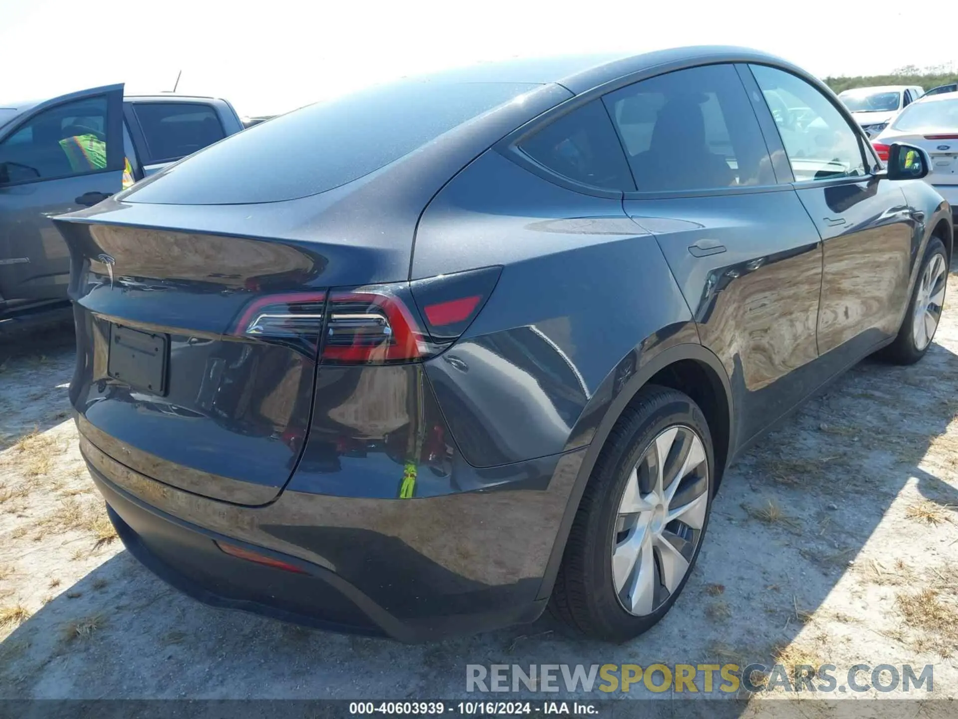 4 Фотография поврежденного автомобиля 7SAYGDED7RF040790 TESLA MODEL Y 2024