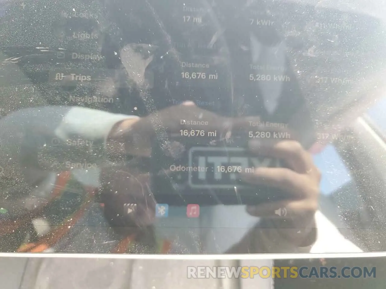 9 Photograph of a damaged car 7SAYGDED7RF043835 TESLA MODEL Y 2024