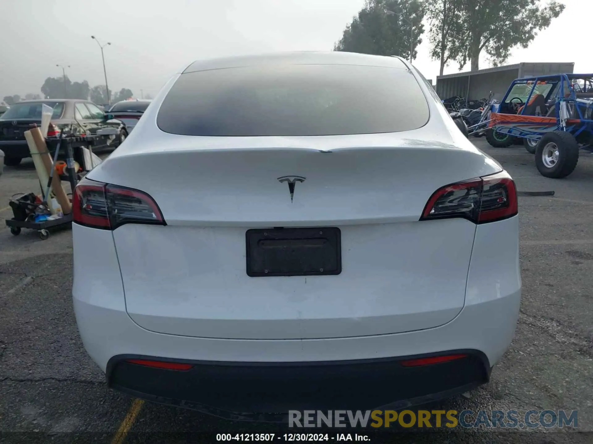 16 Photograph of a damaged car 7SAYGDED7RF055354 TESLA MODEL Y 2024
